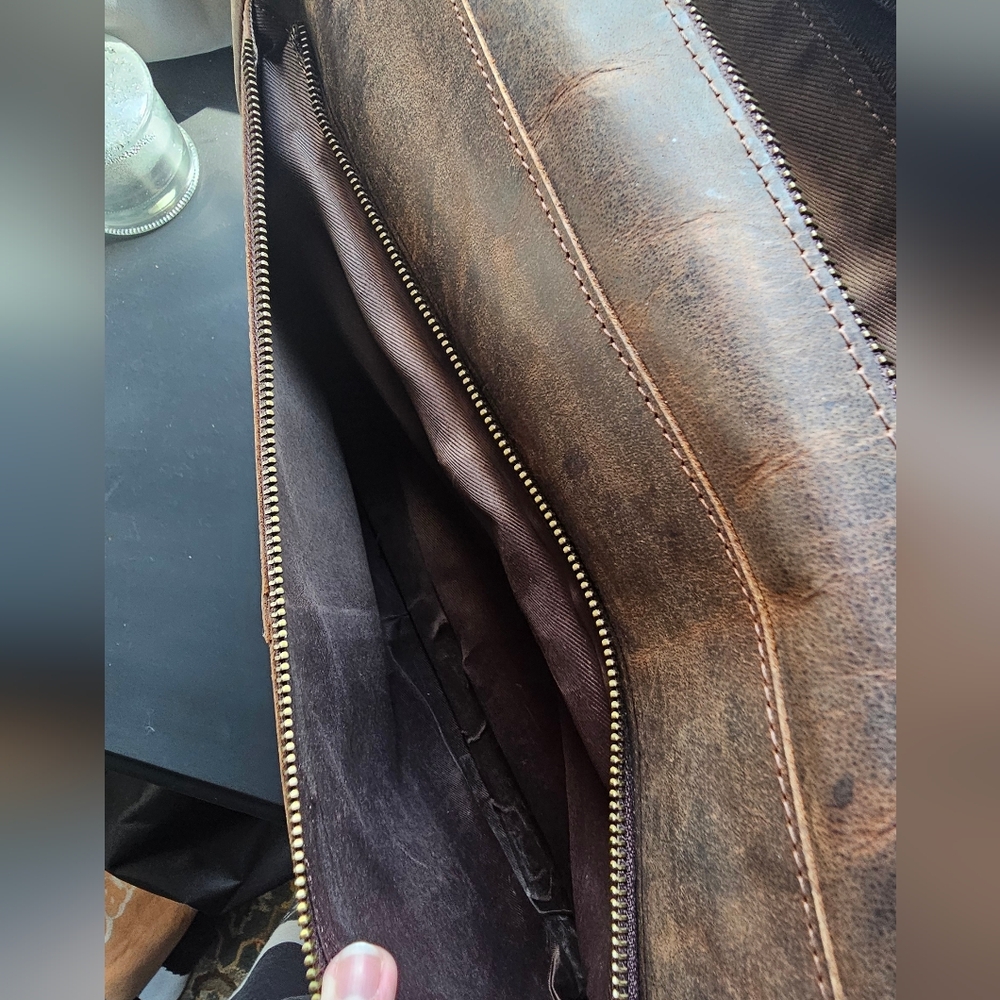 Classic Brown Leather Messenger Bag - Picture 7 of 8